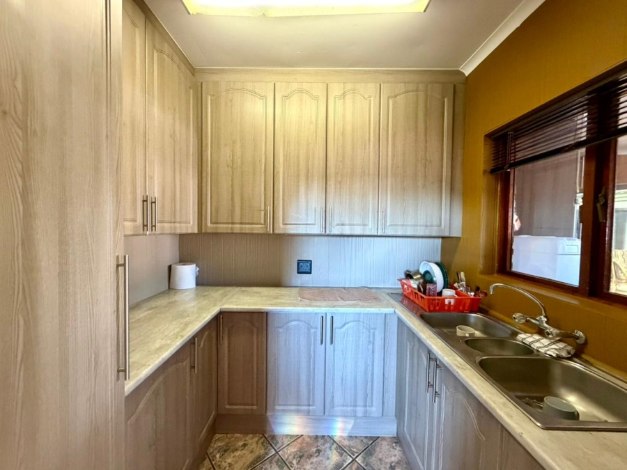 6 Bedroom Property for Sale in Heiderand Western Cape